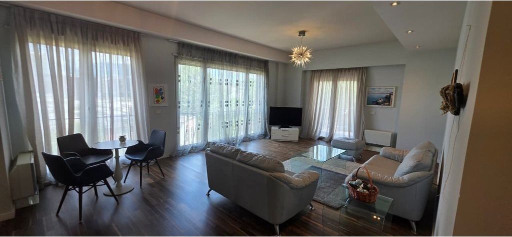 GARDA E REPUBLIKËS – APARTAMENT PREMIUM 2+1+2 ME VERANDË DHE POST PARKIMI PËR QIRA!