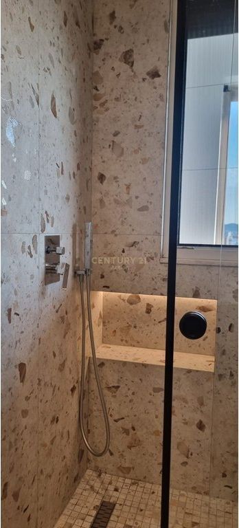 Jepet apartament me qera 1+1+parkim i super mobiluar perball universitetit UET! 850 € /Muaj