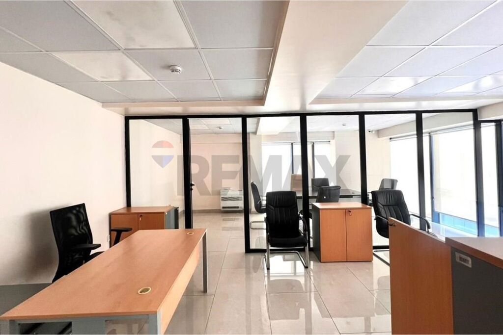 Office for rent on Elbasan Street!