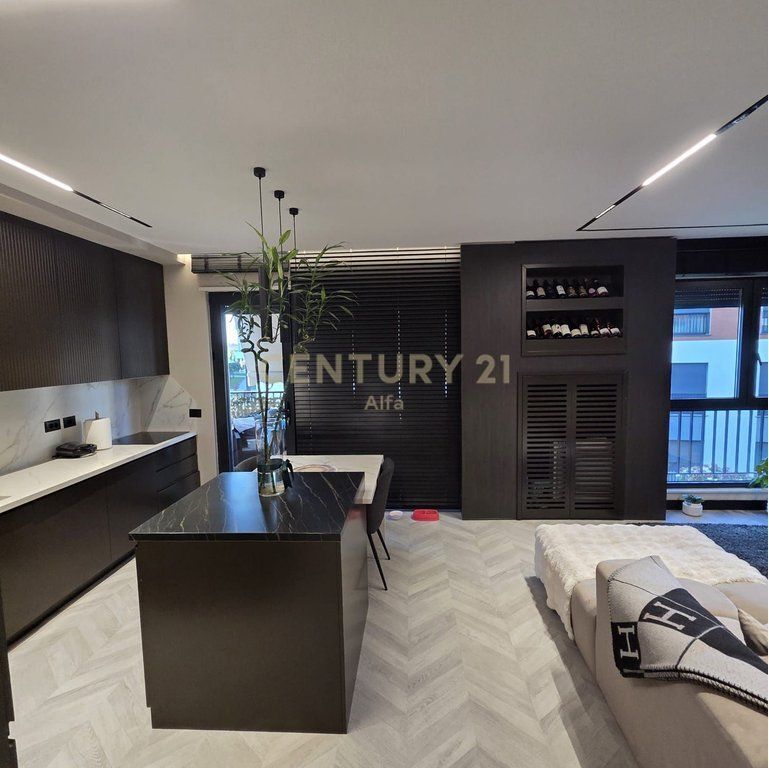 Apartament luksoz 2+1+2 Poste Parkimi per shitje tek Liqeni I Thate
