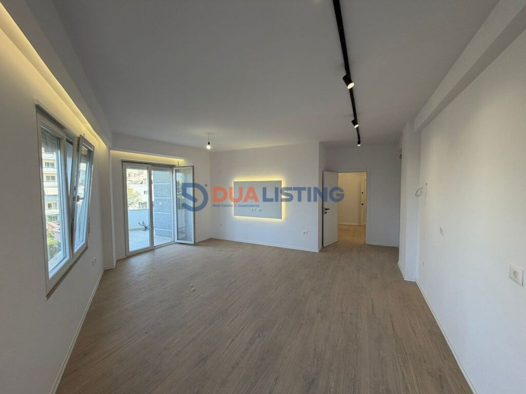 Shitet, apartament 2+1+2 tek Kodra e Priftit!