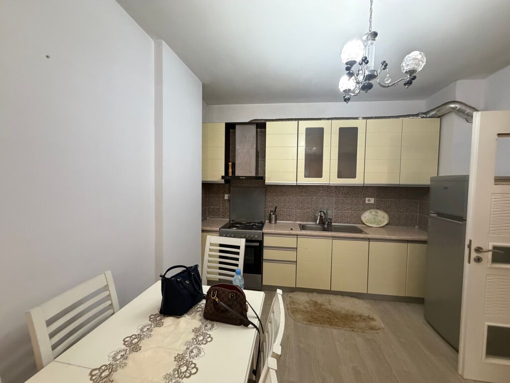 2+1,te raifaizen astir,450 mije leke