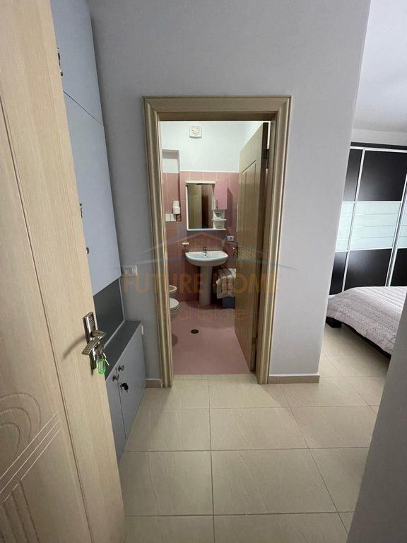 Shitet, Apartament 2+1+2, Zogu i Zi, Tiranë.