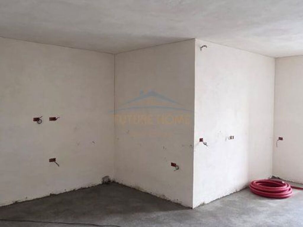 Shitet, Apartament 2+1 + 2 Poste Parkimi, Rruga "Pasho Hysa", Tregu Elektrik, Tirane.