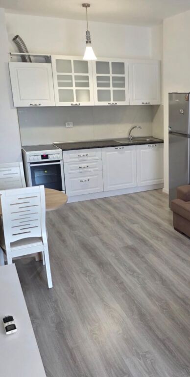 Super apartament me qera 1+1+parkim Laprakë