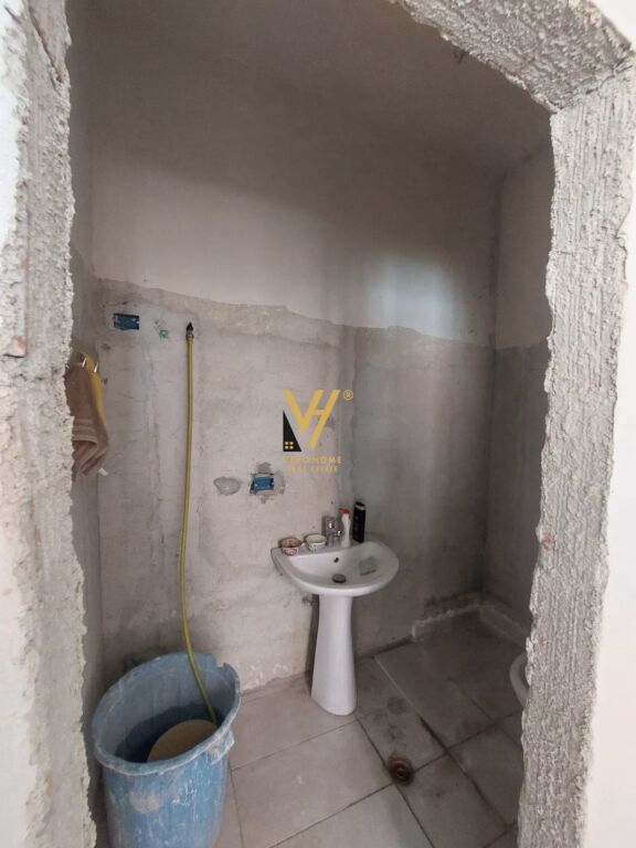 LOCALE COMMERCIALE IN VENDITA 168 M2 A YZBERISHT 370.000 EURO