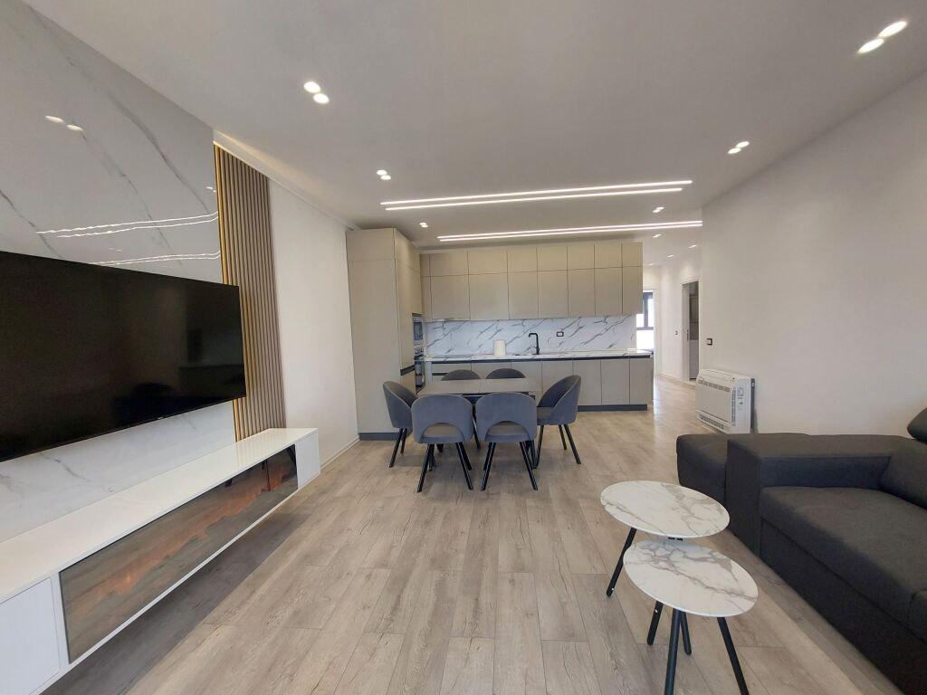 Rent | Apartament 2 + 1 | Bulevardi i Ri | 700 €/month