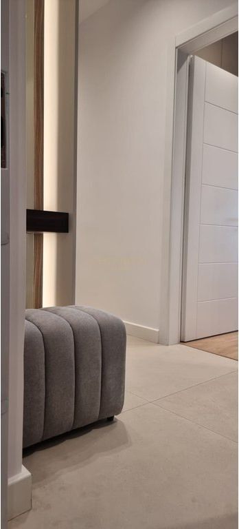 Jepet apartament me qera 1+1+parkim i super mobiluar perball universitetit UET! 850 € /Muaj