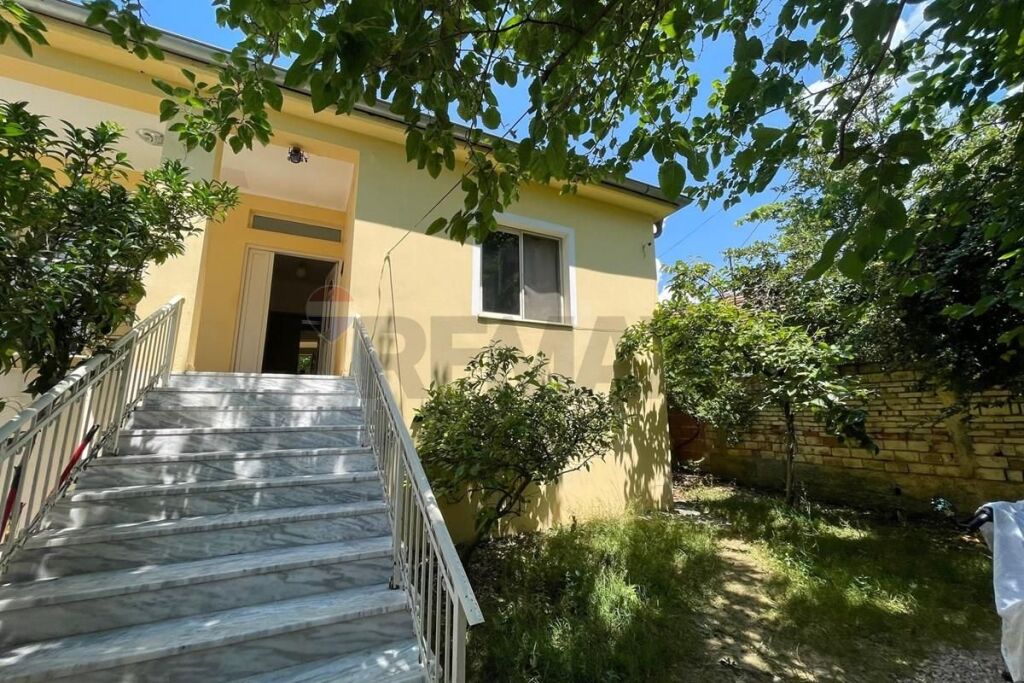 Casa privata in affitto in Via Ali Demi