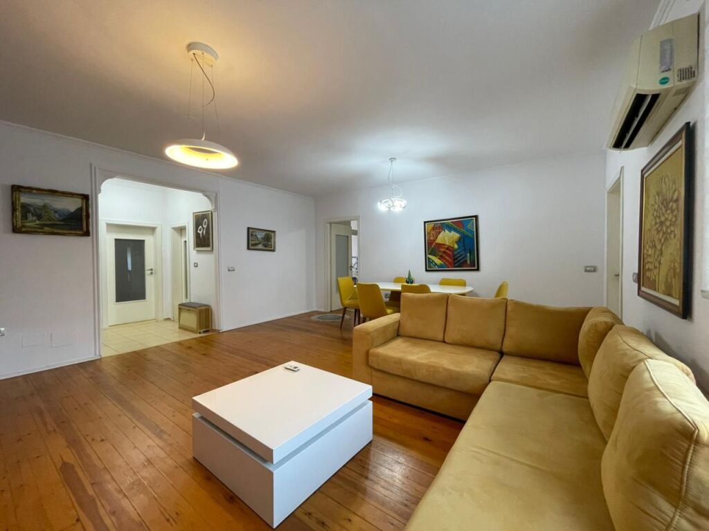 Apartament 2+1 per qira tek Rruga e Kosovareve.