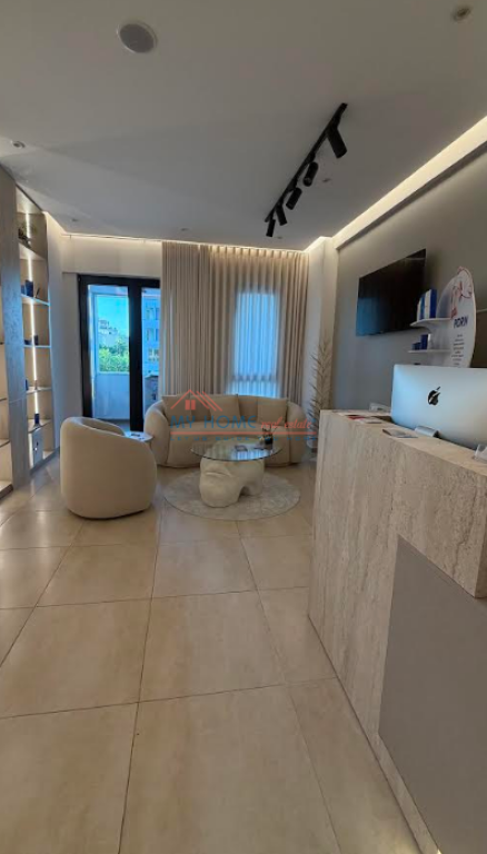 Locale Commerciale in Affitto Square 21 Tirane