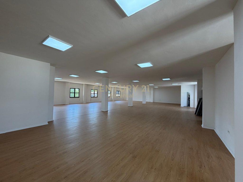 Jepet me qira ambient Open Space në Rrugën Dritan Hoxha