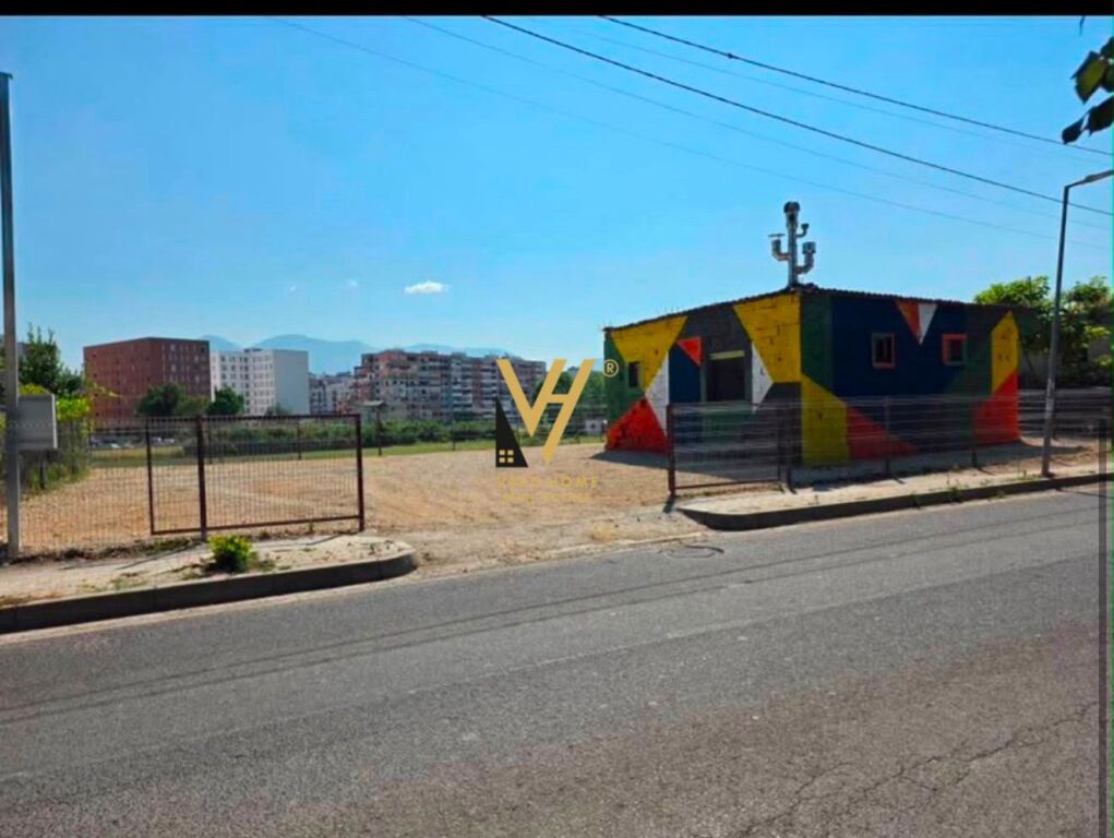 SHITET TRUALL DHE NDERTESE 382 M2 NE YZBERISHT 220.000 EURO