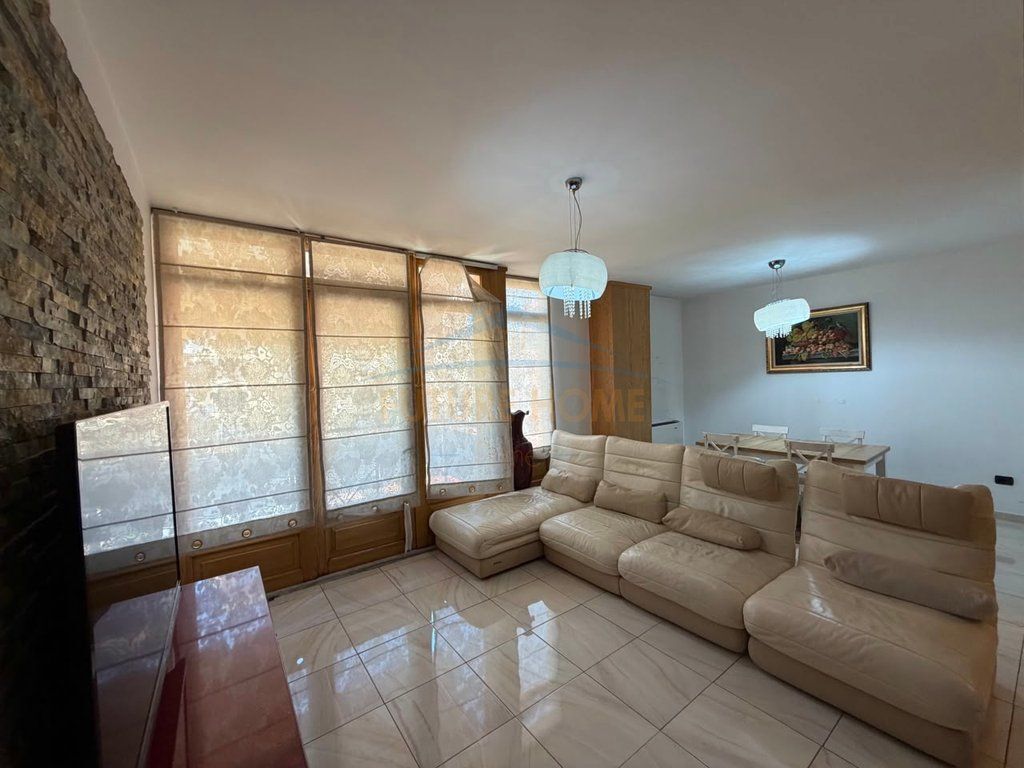 Shitet , Apartament 2+1+Garazh , 21 dhjetori , Tirane