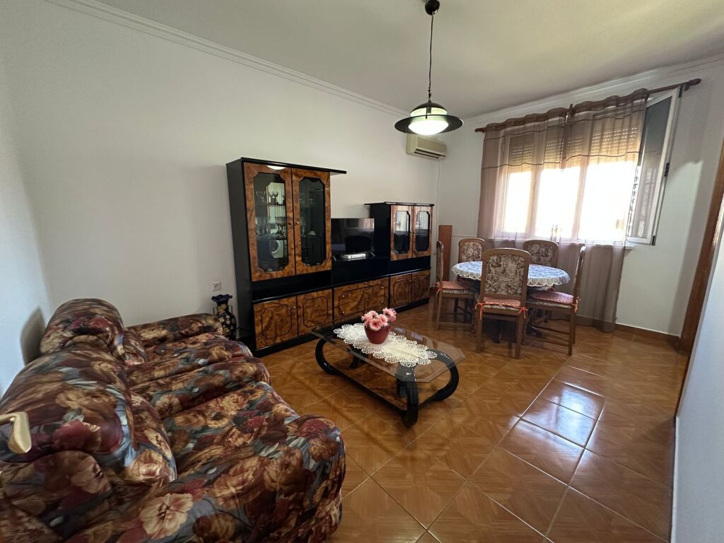 Rent | Apartament 2 + 1 | Rruga e Dibrës | 600 €/month