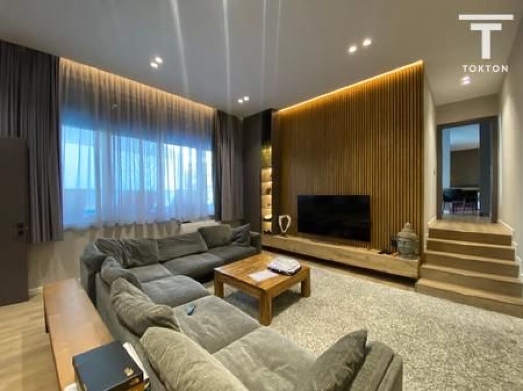 SHITET, APARTAMENT LUX + PISHINË, KOPSHTI BOTANIK, TIRANË