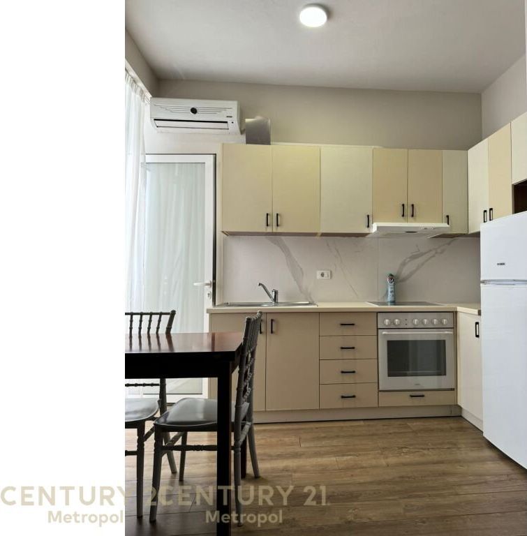 JEPET ME QIRA APARTAMENT 1+1 TEK LIQENI ARTIFICIAL! 500 € /Muaj