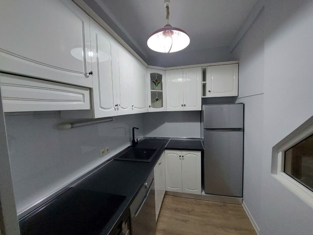 Rent | Ambjent Bisnesi | Qender, Sheshi Skenderbej | 1000 €/month