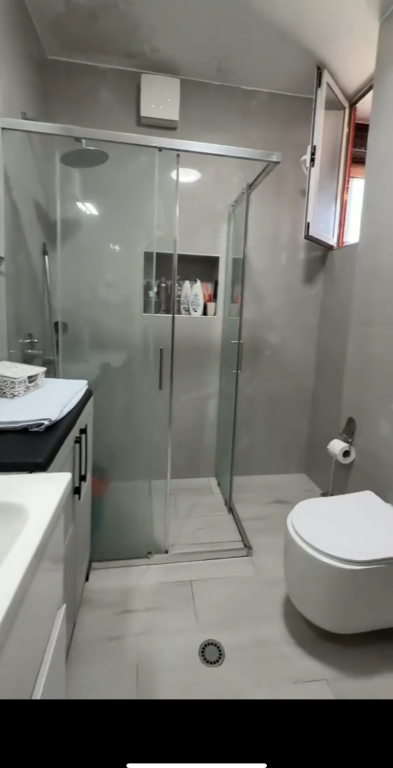 Shitet apartament 2+1+2 prane Toptanit!