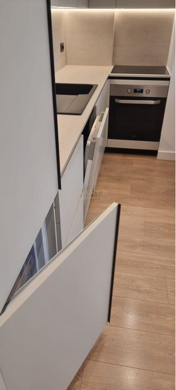 Jepet apartament me qera 1+1+parkim i super mobiluar perball universitetit UET! 850 € /Muaj