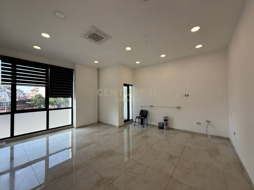 Commercial Unit for Rent at Pharmacy 10