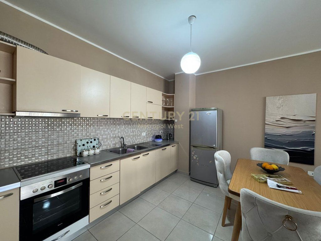Ristorante Durazzo, appartamento 2+1+2 in affitto 600 € /Mese