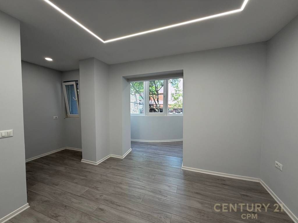 OFFICE FOR RENT AT THE INTERSECTION OF BARDHYL STREET!