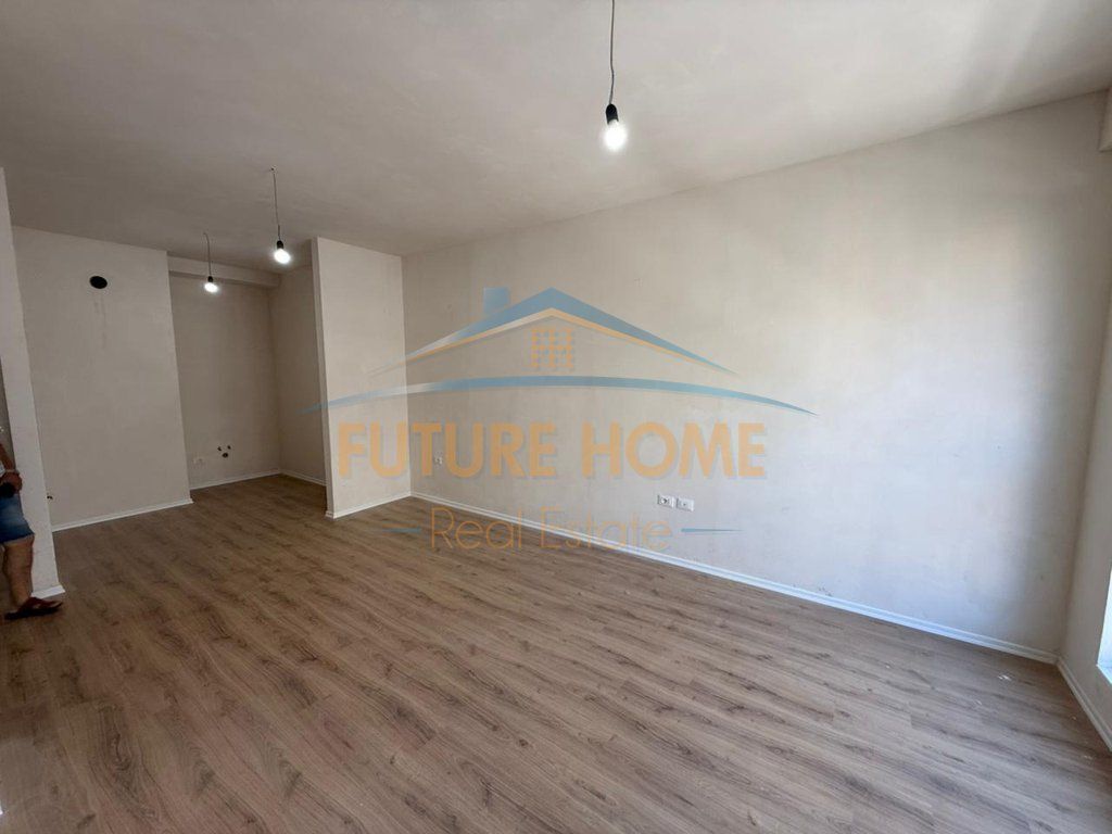 For sale, Apartment 3+1+2+Storage, Paris Commune, Tirana