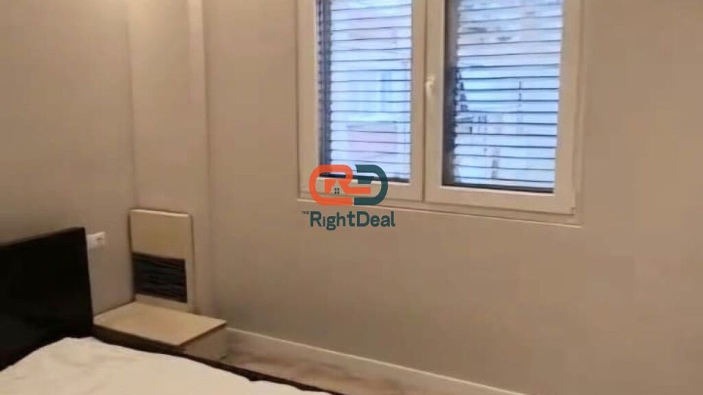 Prane 21 Dhjetorit, Shitet Apartament 2+1, Me Planimetri Te Rregullt Dhe Hapesira Te Bollshme !!