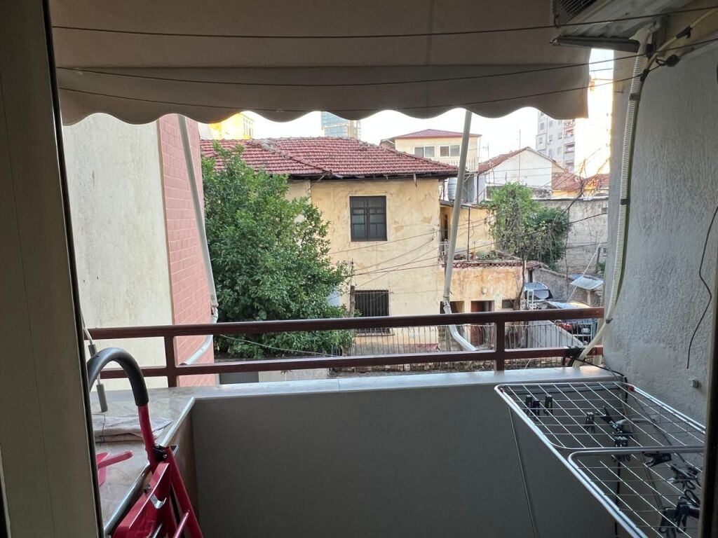 Jepet me Qera Apartament 1+1 📍 Rruga Prokop Myzeqari, pranë Rrugës Fortuzi