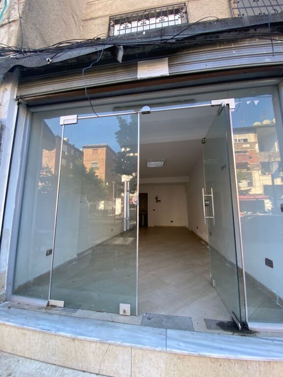 IN AFFITTO: Locale Commerciale su Strada Principale (Durrës)