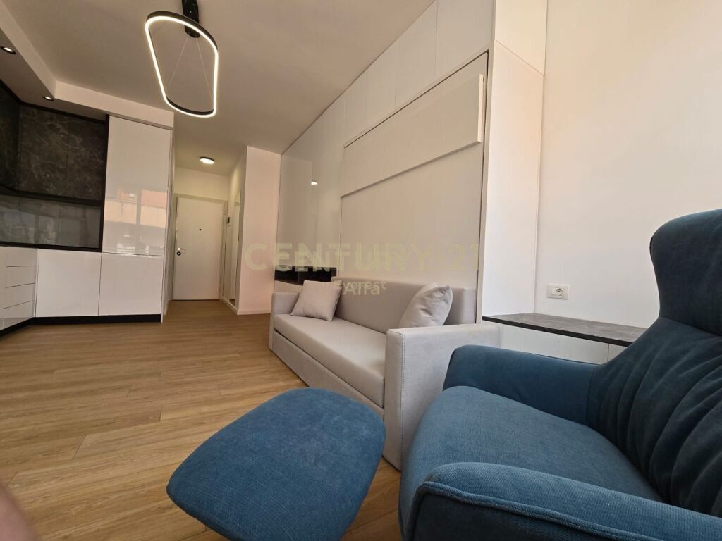 Sopraelevata del Comune di Parigi. Appartamento monolocale in affitto 450 € /mese