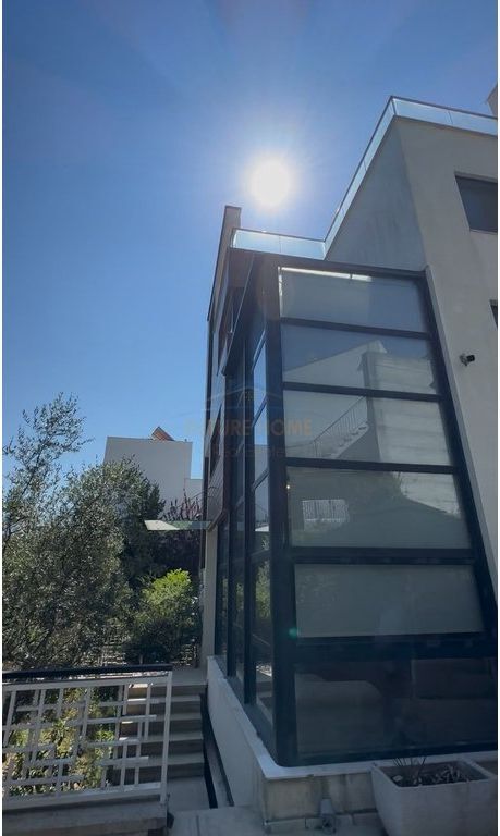 Affitto, Villa su 3 piani, Teg