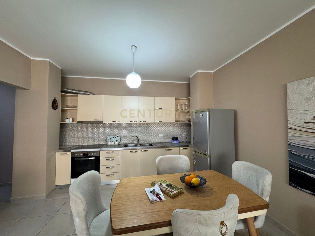 Ristorante Durazzo, appartamento 2+1+2 in affitto 600 € /Mese
