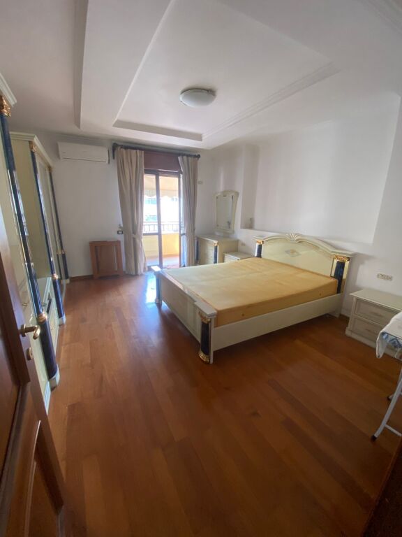 Rent | Apartament 3 + 1 | Komuna e Parisit | 1100 €/month