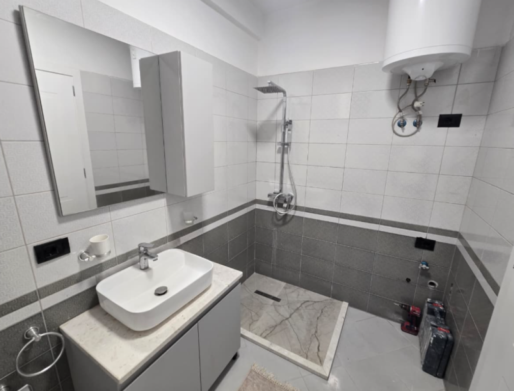 Shitet Apartament 1+1 – Rruga Sokrat Miho, Astir