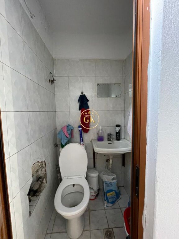 🏢✨ SHITET AKTIVITET BIZNESI – (Bizhuteri Argjendi 925), Rruge kryesore prane Flagship Center Durres