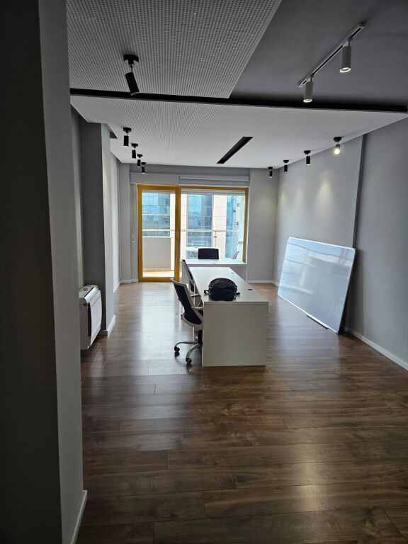 AMBIENTE PER UFFICIO IN AFFITTO A BLLOK  167 M2