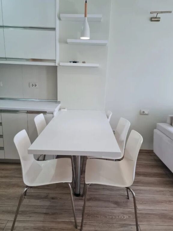 Jepet Me Qera Apartament 1+1+1 Ballkon