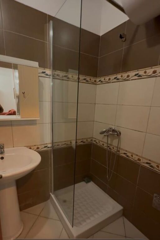 Jepet Me Qera Apartament 1+1+1 Ballkon