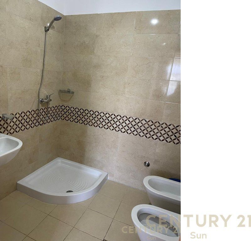 Shitet apartament 3+1+2 ne Kinostudio !