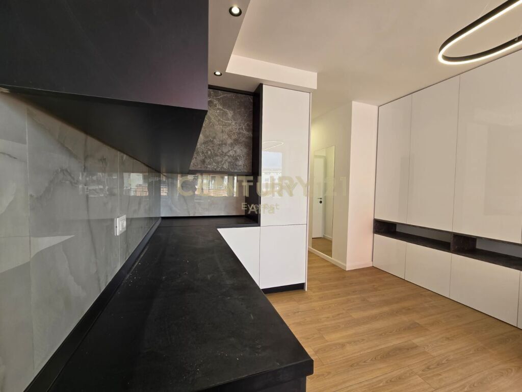 Sopraelevata del Comune di Parigi. Appartamento monolocale in affitto 450 € /mese