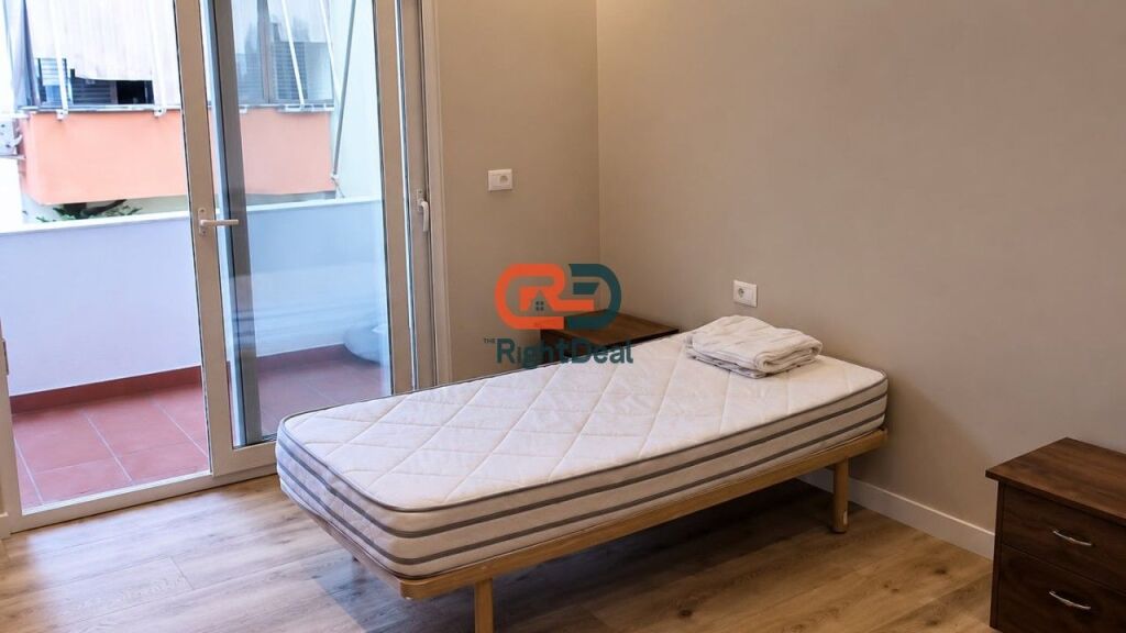 Prane 21 Dhjetorit, Shitet Apartament 2+1, Me Planimetri Te Rregullt Dhe Hapesira Te Bollshme !!