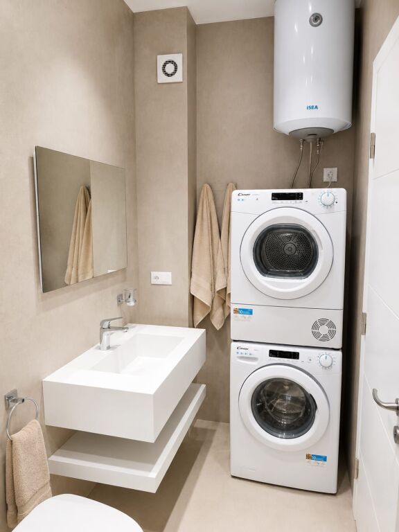 🏡 Apartament 3+1+2 me Qera – tek Emerald Center Rruga 5 Maji,​