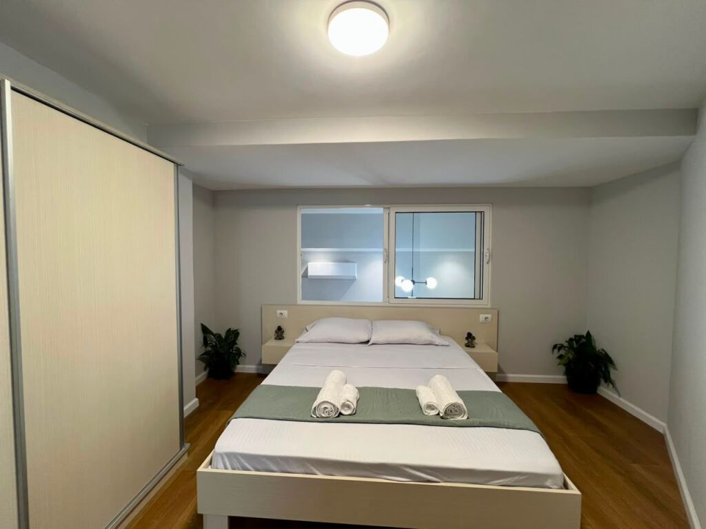 Shitet Duplex Luksoz, Gati për Banim ose Airbnb, pranë Liqenit të Thatë