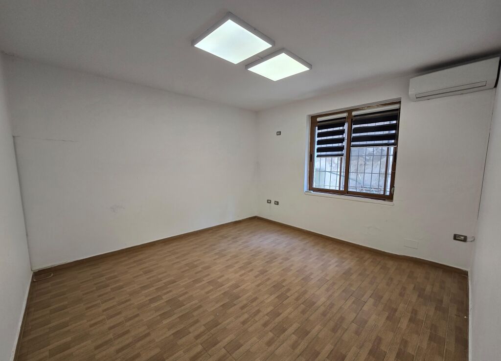 Office/Rent📍University Book, Bllok📌600€