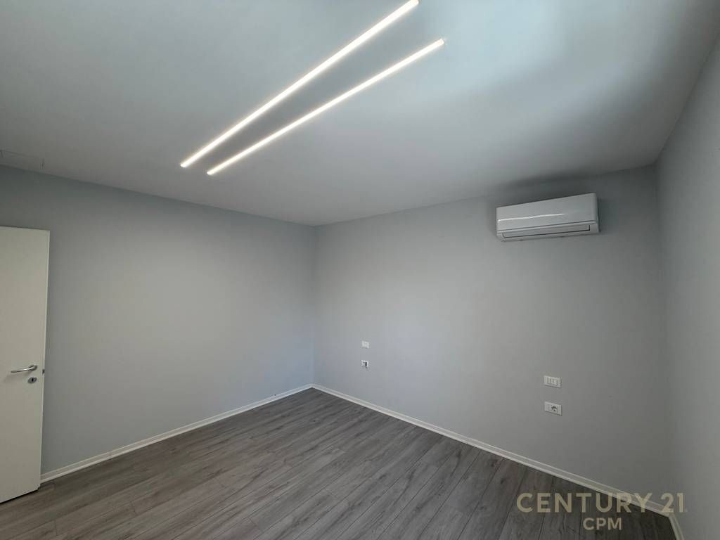 OFFICE FOR RENT AT THE INTERSECTION OF BARDHYL STREET!