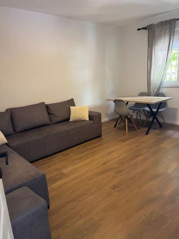 Apartament 1+1 ne Laprake per shitje!
