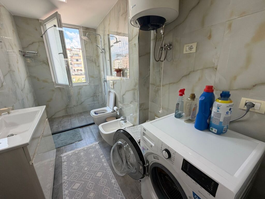 Apartament 1+1 per shitje, ne Bllok !