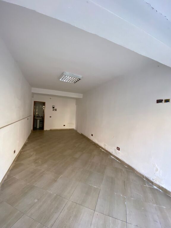 IN AFFITTO: Locale Commerciale su Strada Principale (Durrës)
